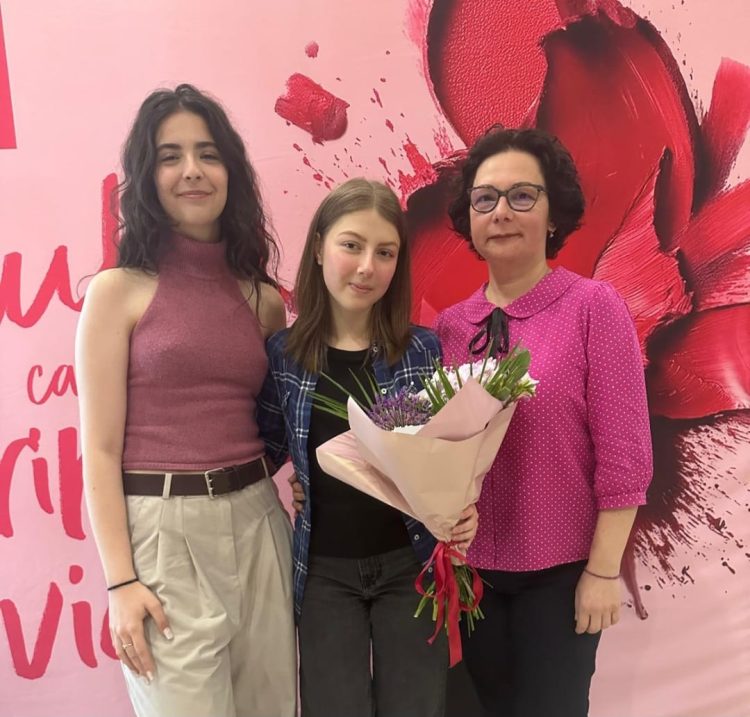 Două eleve ale Colegiului Național “Vasile Lucaciu” din Baia Mare au obținut premiul I la Festivalul Internațional de Muzică Francofonă „Chants, sons sur scène”