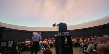 „Universul, mai aproape de oameni” – Vizită educativă intergenerațională la Planetariul Baia Mare Organizat de Coaliția pentru Baia Mare – Tradiție și Comuniune