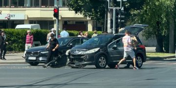 Coliziune între două autoturisme în Baia Mare, în zona McDonald’s – galerie foto