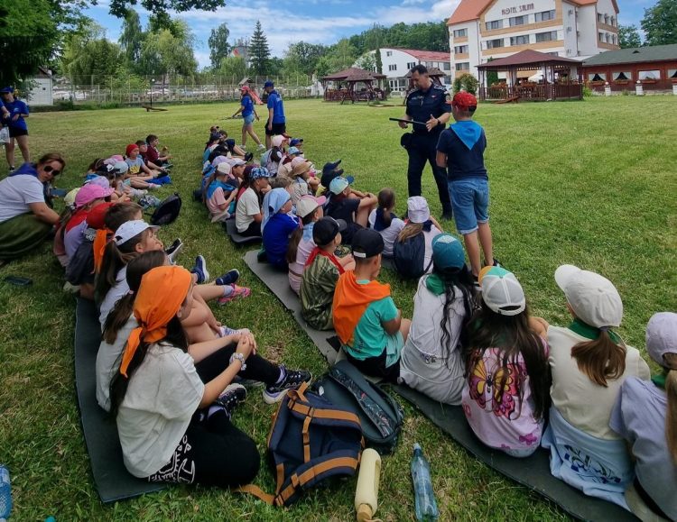 Peste 150 de copii din Botoșani, Sibiu și Cluj au discutat cu polițiștii maramureșeni