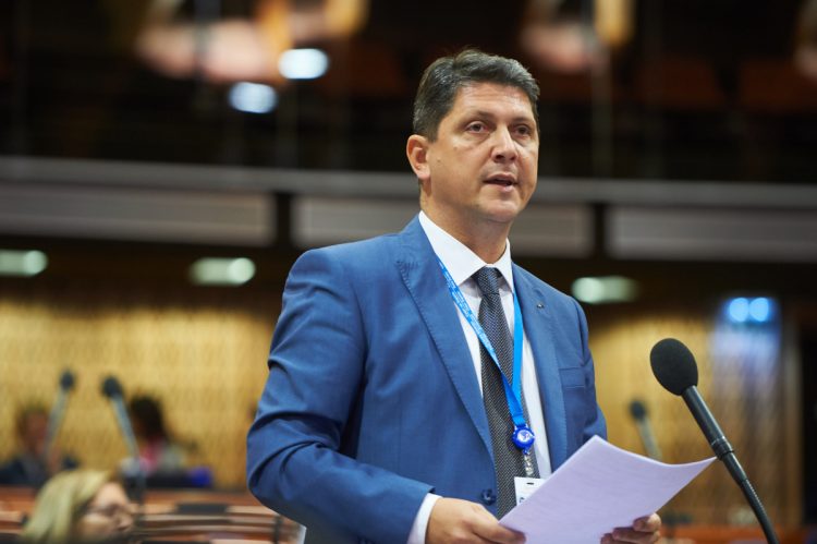 Treziți-vă, până nu moare acest partid! Cred că s-a depășit linia roșie!