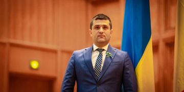 Ăsta îi bun de ministru la Economie! Și-a „vândut” apartamentul din București ca să încaseze bani pentru chirie de la Parlament!