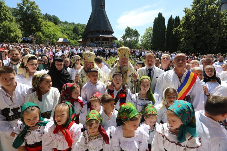 Zi de mare sărbătoare la Bârsana. GALERIE FOTO