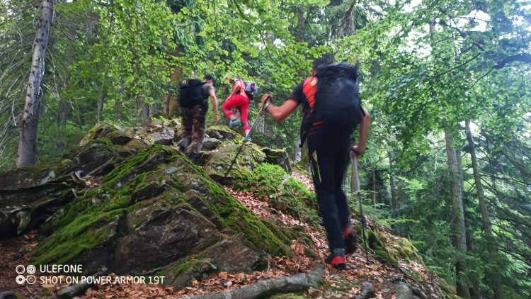 Intervenţie de aproape şase ore a salvamontiştilor şi poliţiştilor de frontieră pentru recuperarea a doi cetăţeni ucraineni din Munţii Maramureşului