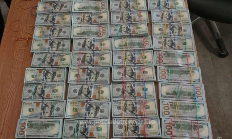 Un bărbat și o femeie prinși la Vama Siret cu aproape un milion și jumătate de dolari ascunși pe corp