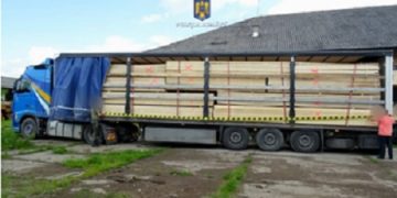 50 mc material lemnos și un ansamblu de vehicule confiscate de polițiștii din Sighetu Marmației