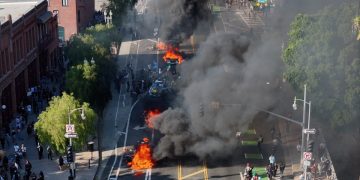 Haos pe străzile din Los Angeles, epicentrul confruntării între Casa Albă și California