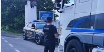 Filtre rutiere și controale la societăți comerciale, efectuate de polițiștii Serviciului de Investigare a Criminalității Economice