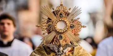 Creștinii romano-catolici sărbătoresc astăzi solemnitatea Trupul şi Sângele Domnului sau Joia Verde