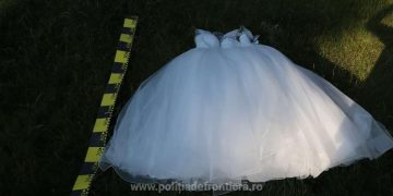 54 de rochii de mireasă și diverse accesorii de lux fără acte, descoperite de polițiștii de frontieră
