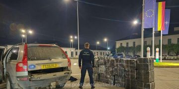 Peste 300.000 de ţigarete de contrabandă descoperite la Sighetu Marmației într-un autovehicul