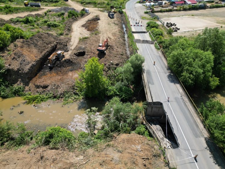 Un pod metalic adus din Polonia va înlocui temporar podul prăbuşit de pe drumul de centură al municipiului Baia Mare