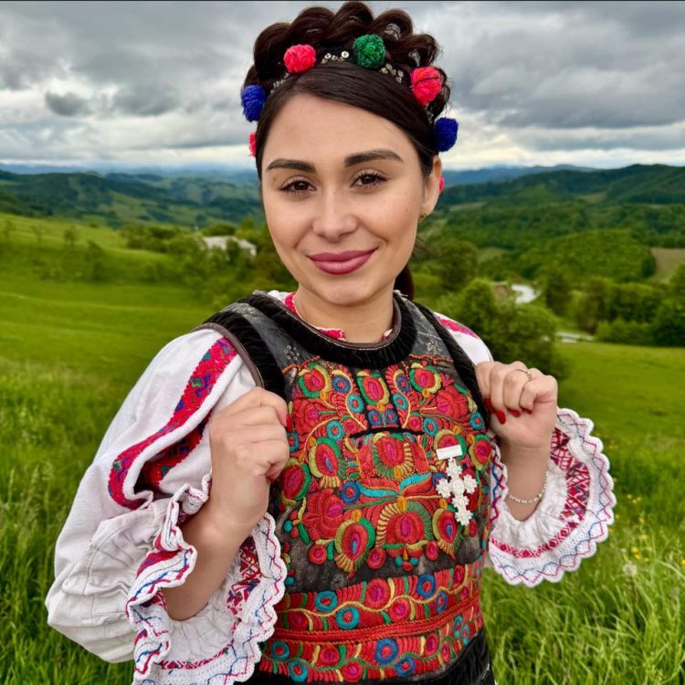 Sărbătorim astăzi – 9 iulie – ziua de naștere a artistei Andreea Ghițiu