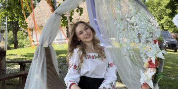 O maramureșeancă în finala „Filon de România”: Alexia Petrișor va reprezenta județul Maramureș în competiția națională a autenticității