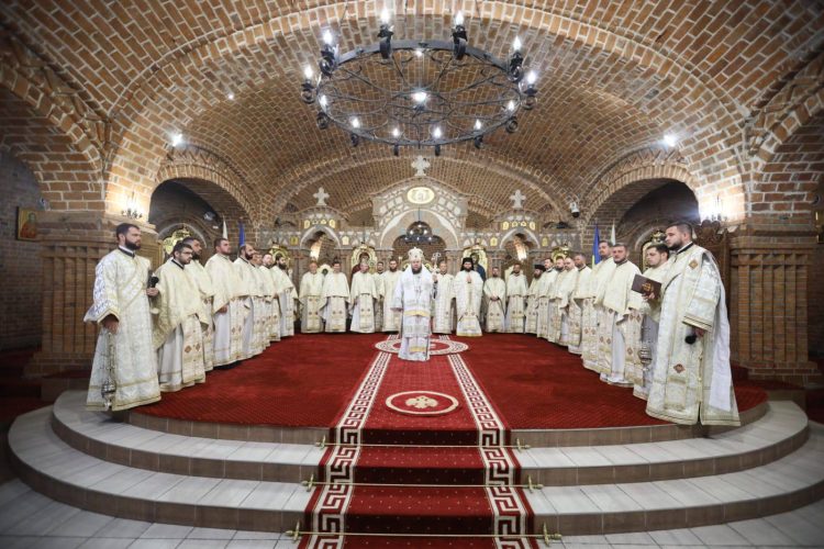 Două dintre promoțiile Seminarului Teologic Liceal Ortodox „Sfântul Iosif Mărturisitorul” s-au întâlnit la Catedrala Episcopală