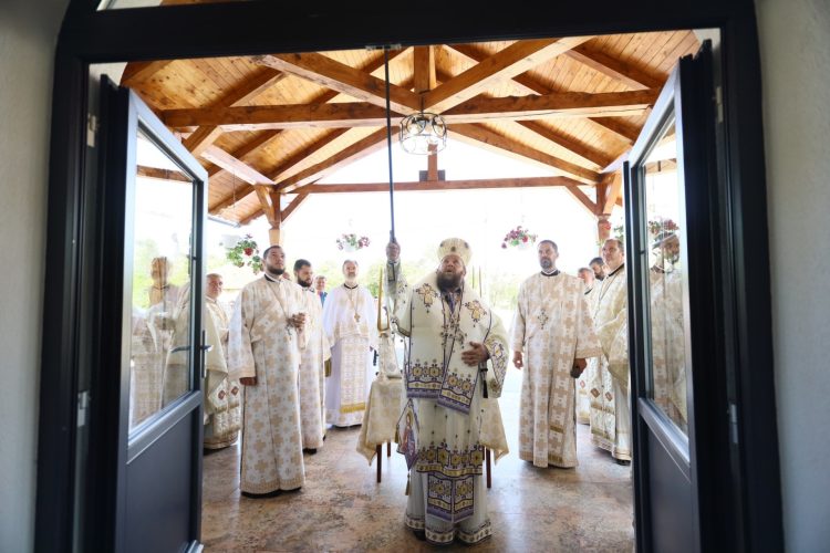 A fost binecuvântată capela de cimitir in Curtuiușu Mic