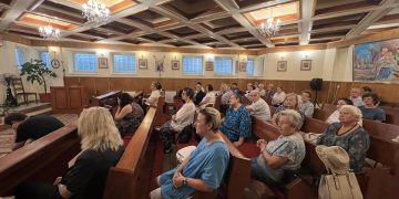 O seară de comuniune și întărire spirituală. Întâlnirea lunară a Reuniunii Mariane de la Parohia „Sfânta Cruce” din Baia Mare