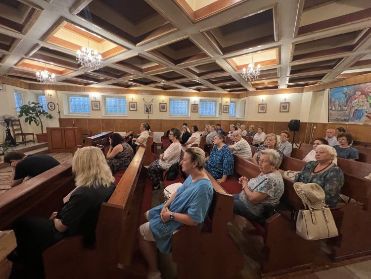 O seară de comuniune și întărire spirituală. Întâlnirea lunară a Reuniunii Mariane de la Parohia „Sfânta Cruce” din Baia Mare