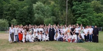 70 de tineri din Arhiepiscopia Clujului sunt într-o tabără pentru a descoperi libertatea și frumosul din viața lor