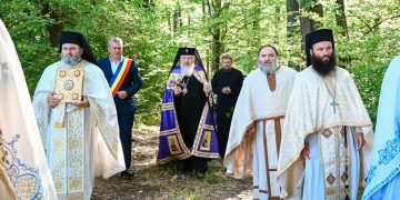 IPS Andrei a vorbit despre rolul femeii creștine în propovăduirea Evangheliei la hramul mănăstirii din Oarța de Sus