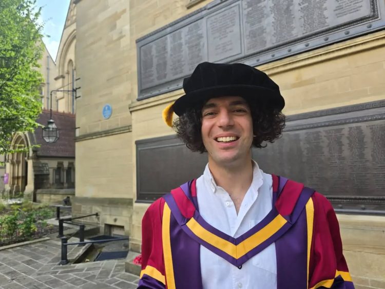 Un român devine Doctor în Inteligență Artificială la Universitatea Manchester