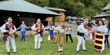 Târgul Țărânii de la Poiana Botizii – o sărbătoare a tradiției, a comunității și a bucuriei de a fi împreună! GALERIE FOTO