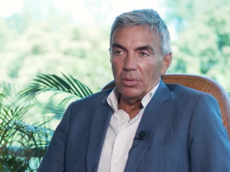 Normal ar fi să își adune lucrurile personale din birou și să plece! Vicepremierul Anastasiu a recunoscut în instanță că a dat mită în formă continuată!