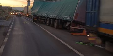 Camion în șanț pe DN 1c