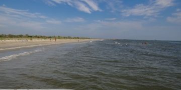 Ambarcaţiune cu 14 persoane, răsturnată în Golful Musura din Delta Dunării. Patru persoane, între care un copil, au murit