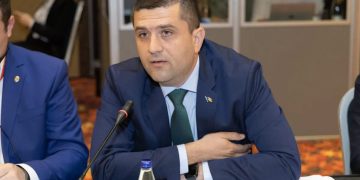 Miruță, acest Cănuță om sucit, se laudă cu faptele altora! Și nici nu-l prinde rușinea…