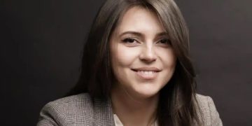 Nu găsești unul curat, toți sunt mânjiți cu ceva… Ana-Smărăndița Irina, numită în funcția de director de cabinet al prim-ministrului