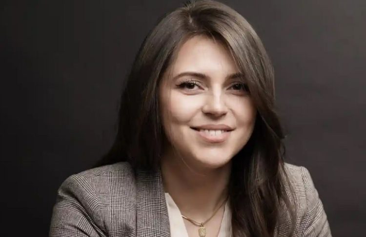 Nu găsești unul curat, toți sunt mânjiți cu ceva… Ana-Smărăndița Irina, numită în funcția de director de cabinet al prim-ministrului