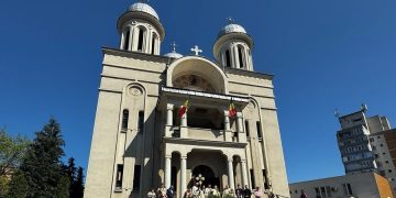 Aniversare la Parohia Soborul Sfinților 12 Apostoli din Baia Mare. 35 de ani de la înființarea parohiei și 25 de ani de la târnosirea bisericii
