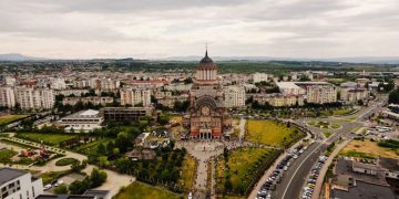 Reprezentantii Bisericii ortodoxe ar trebui sa fie atenti la cine ofera astazi crucile neamului romanesc!