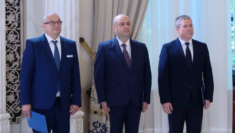 Trei noi judecători la Curtea Constituţională depun jurământul la Palatul Cotroceni