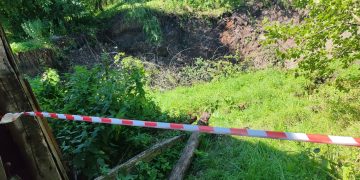 A fost dispusă evacuarea a 51 de persoane din 27 de locuințe din zona afectată de prăbușirea galeriei de mine din Coștiui