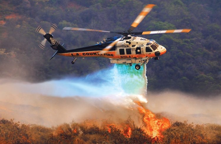 Incendiul din Munții Țibleș a fost stins după 20 de aruncări de apă cu elicopterul Black Hawk