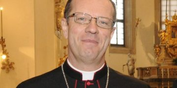 Nunțiul apostolic, în vizită în Baia Mare, va oficia sfânta liturghie la Biserica romano-catolică Sfânta Treime. Slujba va fi transmisă în direct la Maria Tv