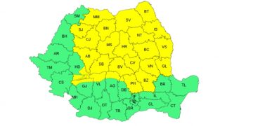 Noi coduri emise de ANM de averse torențiale pînă în seara de miercuri