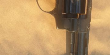 Sătmărean reținut după ce a fost urmărit în trafic și depistat băut la volan. S-a ales cu dosar penal și pentru nerespectarea regimului armelor și munițiilor