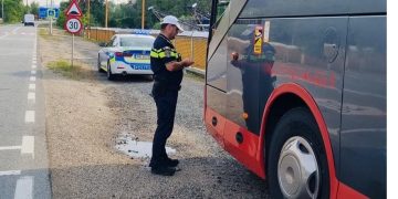 Sancțiuni de aproape 40.000 de lei aplicate de polițiști în cadrul unei acțiuni de verificare a legalității transportului de persoane