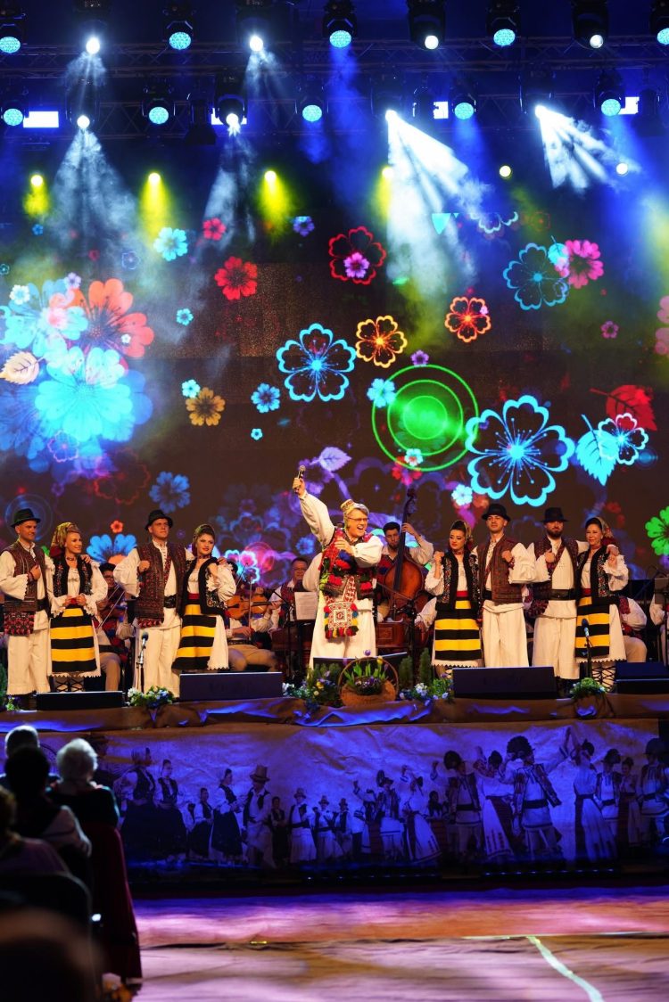 „Drag de România noastră” – un turneu extraordinar cu Paul Surugiu FUEGO și Ansamblul Folcloric Național „Transilvania”