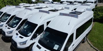 Microbuze electrice de 12,7 milioane de euro în Maramureș: investiție pentru viitor sau afacere controversată?