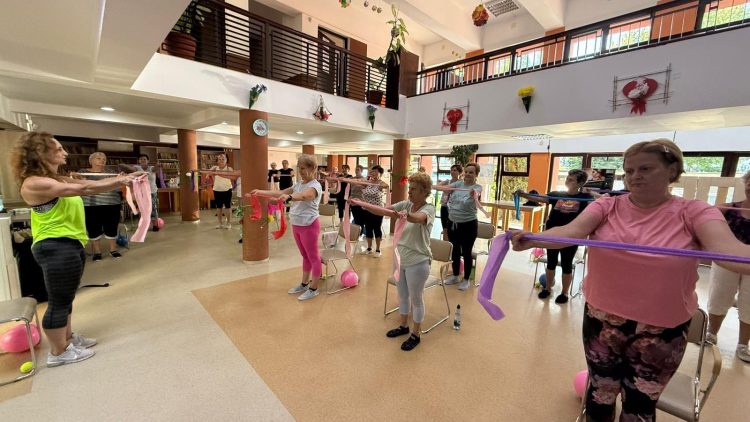 Sesiuni de gimnastică pentru senioarele centrelor Direcției de Asistență Socială