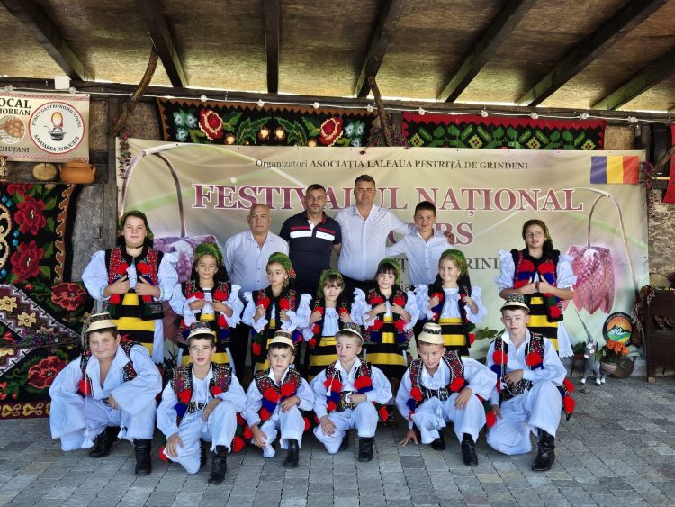 Ansamblul „Berbeștenii” din Maramureș, noi premii la festivalul „Laleaua Pestriță de Grindeni”