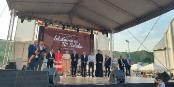 Nicușor și Bolojan ne tăvălesc spre valea întunecoasă a democrației originale românești. Ieudul rămâne fără „Întâlnirea cu Fiii Satului” în 2025