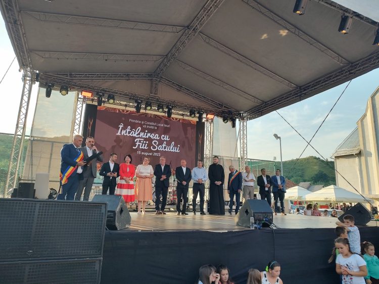 Nicușor și Bolojan ne tăvălesc spre valea întunecoasă a democrației originale românești. Ieudul rămâne fără „Întâlnirea cu Fiii Satului” în 2025