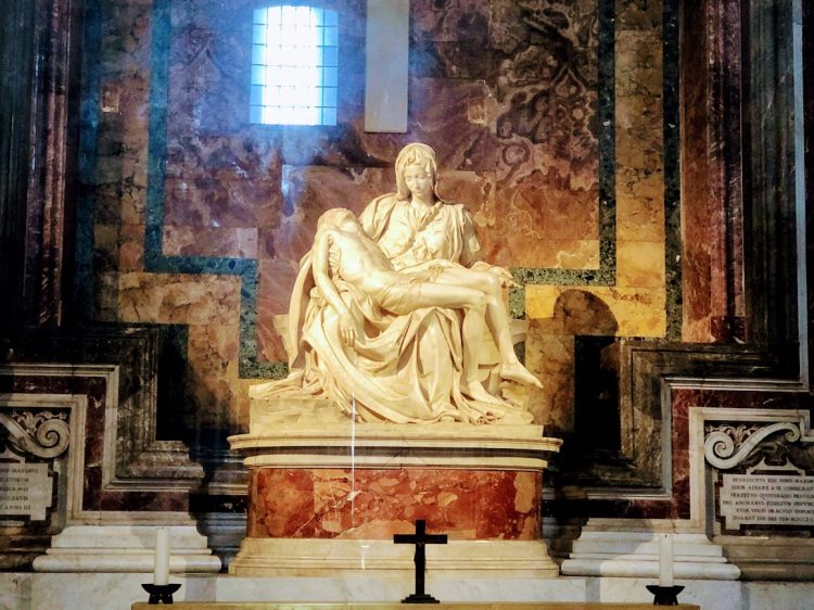 Astăzi, cerul și pământul se pleacă în tăcere…