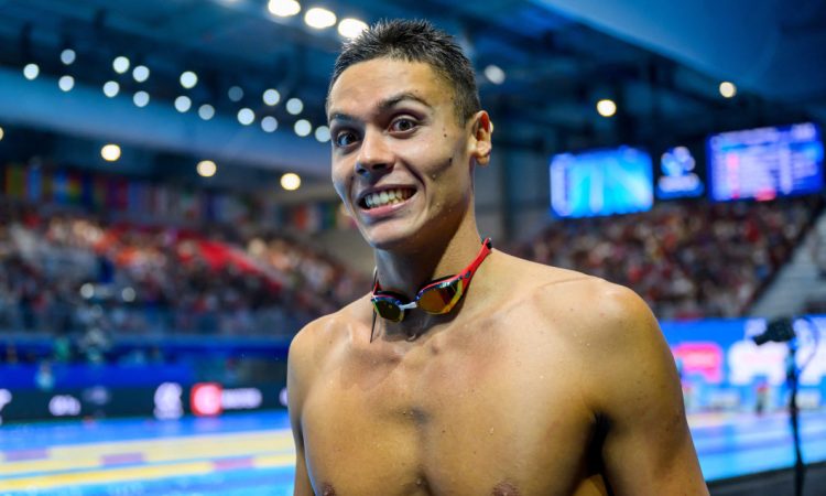 David, înotătorul care înoată prin noi…