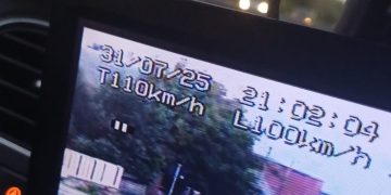 Vitezomană de 21 de ani, surprinsă de polițiștii sigheteni circulând cu 110 km/h